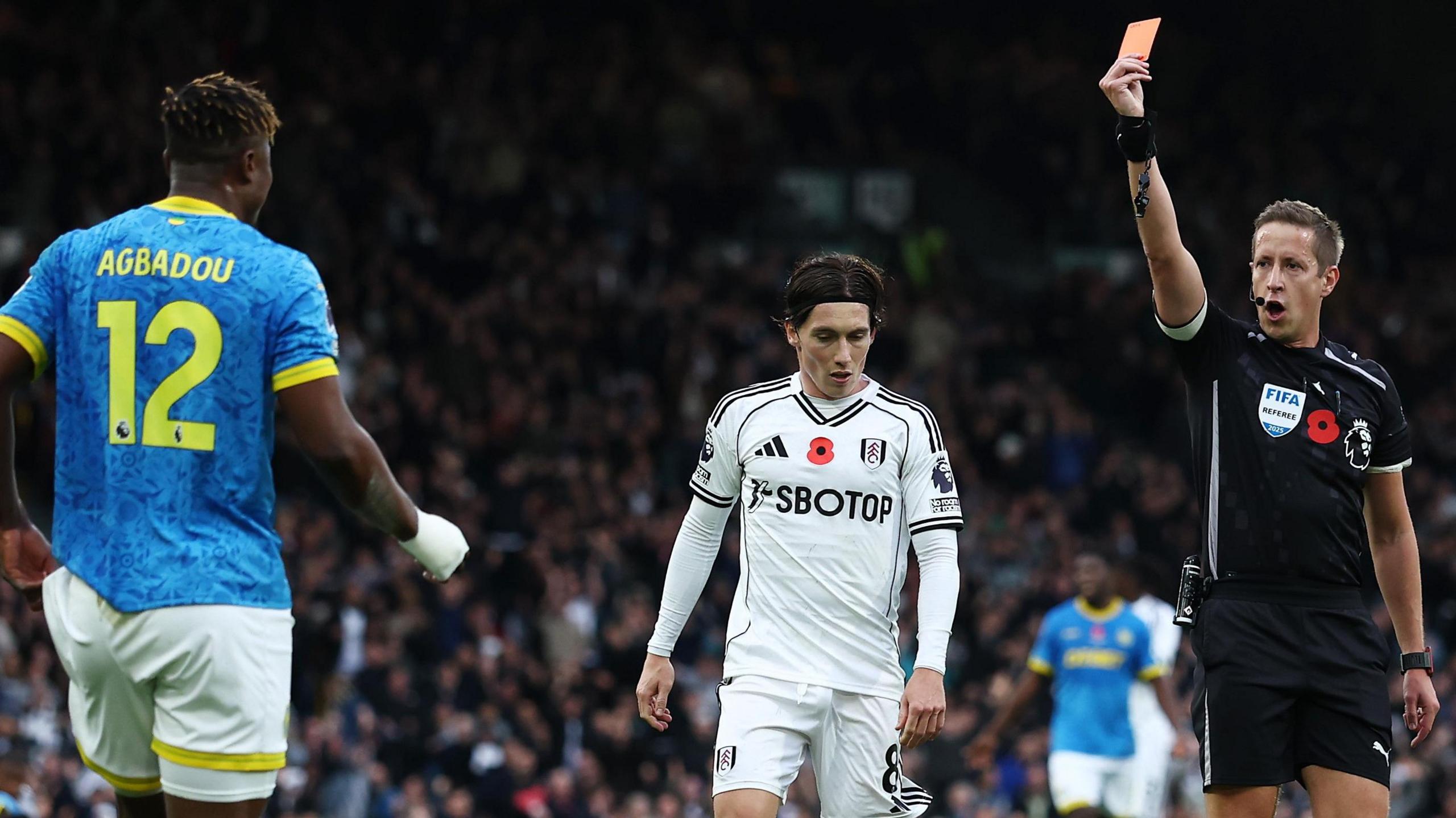 شکست تلخ وولوز و نزدیک شدن به سقوط؛ انتقاد شدید بازیکنان و هواداران